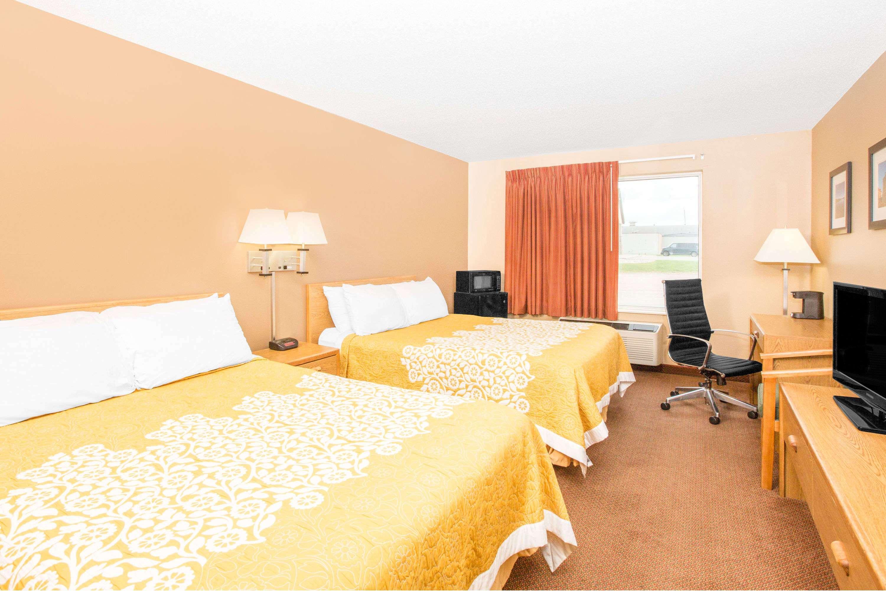Days Inn By Wyndham Worthington Екстер'єр фото