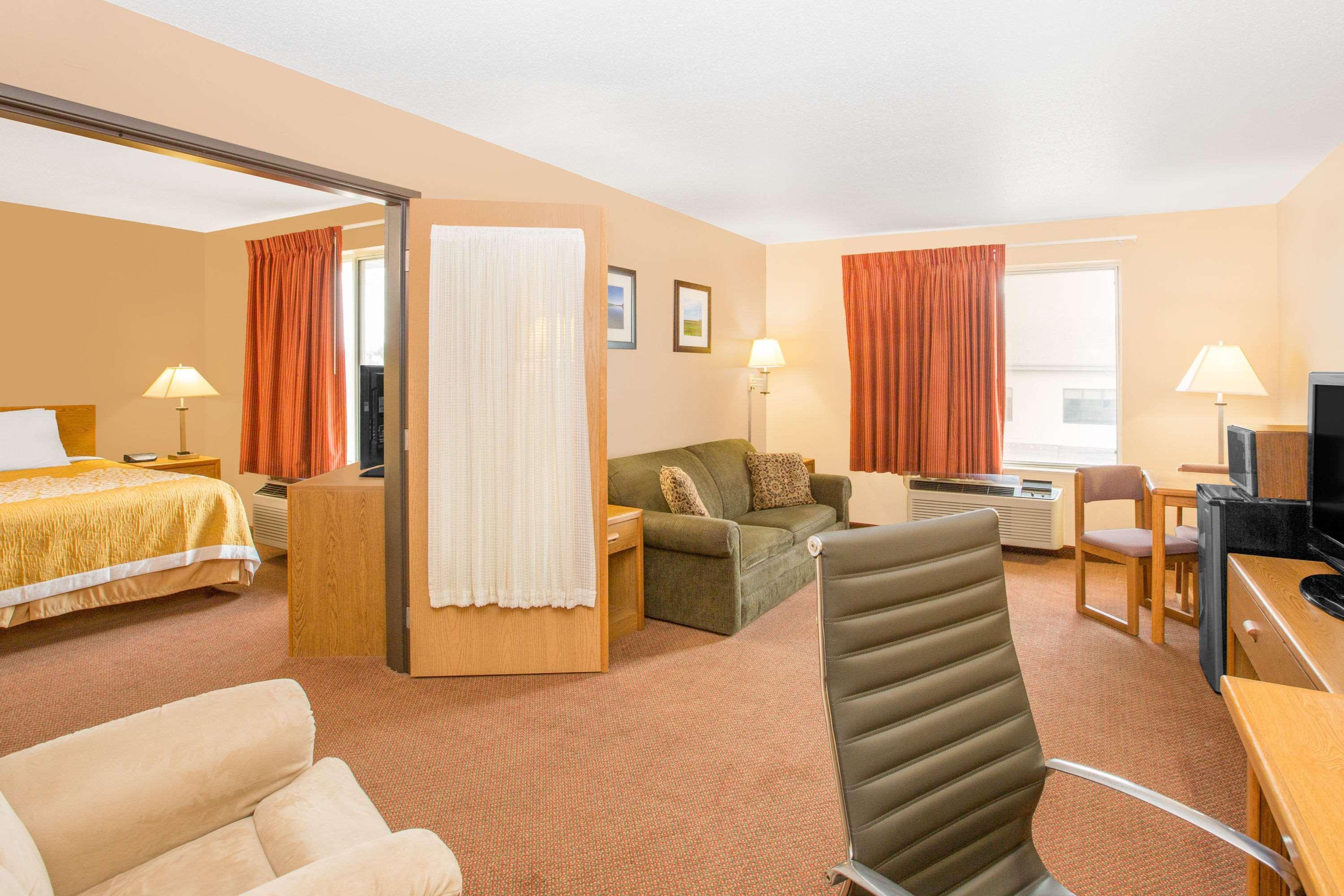 Days Inn By Wyndham Worthington Екстер'єр фото