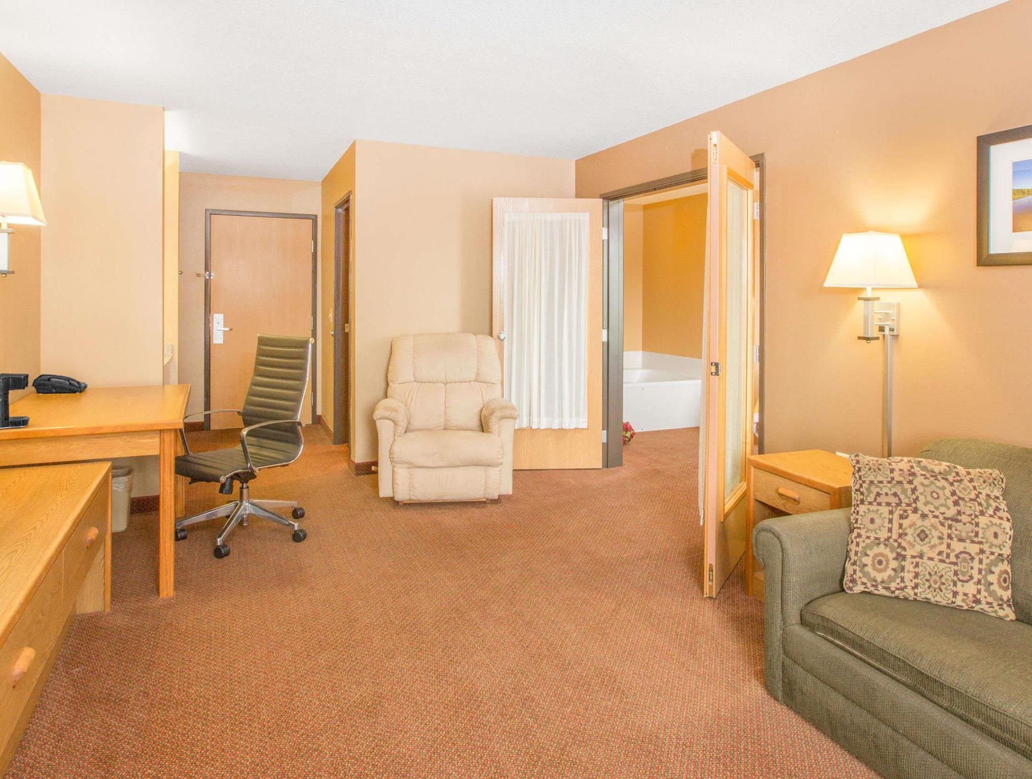 Days Inn By Wyndham Worthington Екстер'єр фото