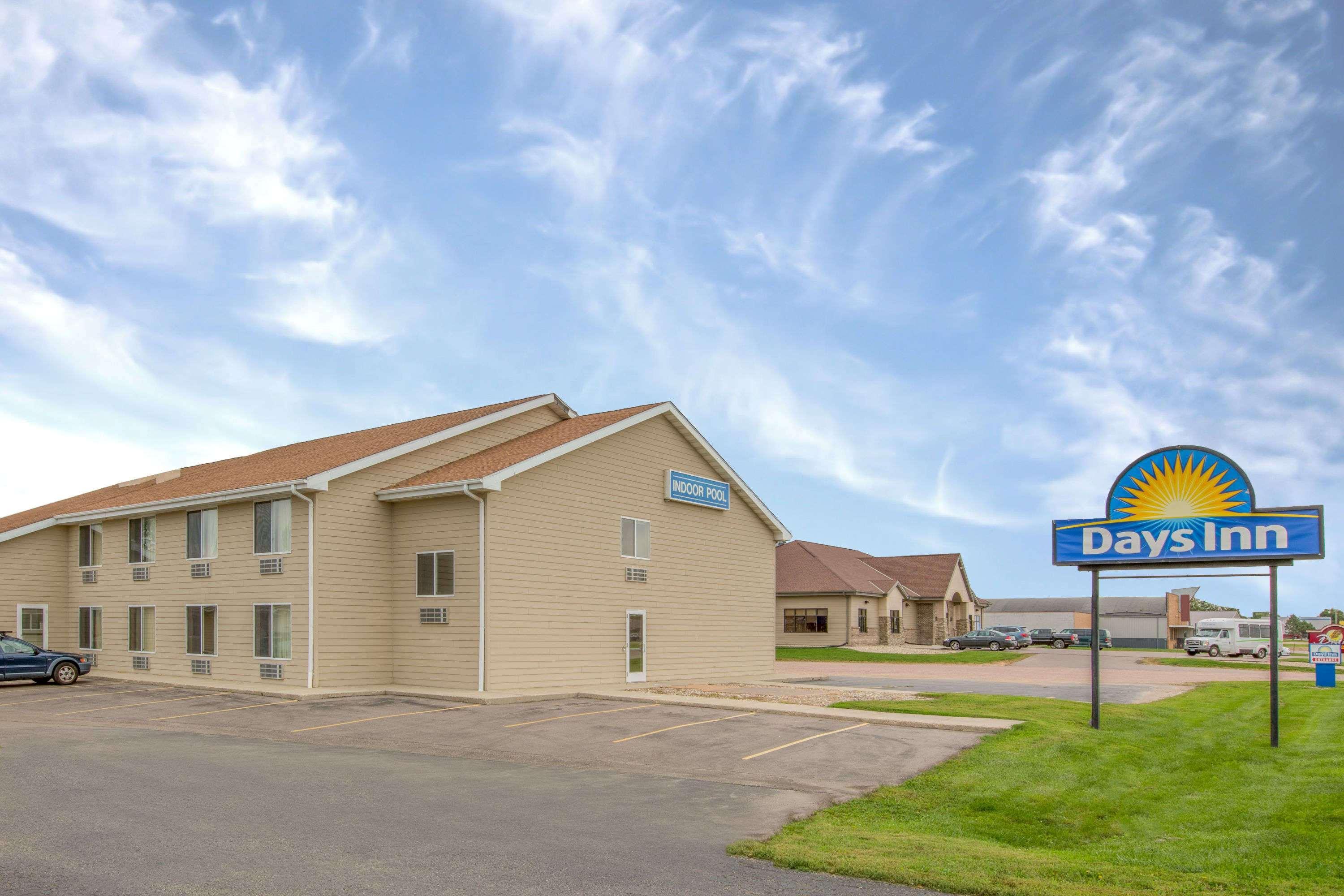 Days Inn By Wyndham Worthington Екстер'єр фото